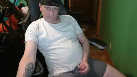 edwardaims_2please online show from May 2026 03:30:01 PM