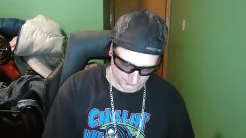 edwardaims_2please online show from May 2026 02:05:02 AM