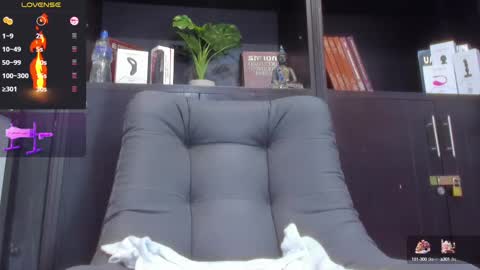 Snapshot of edwardross_ chatting on February 2025 11:22:01 PM Edward Ross online show from February 2025 11:22:01 PM