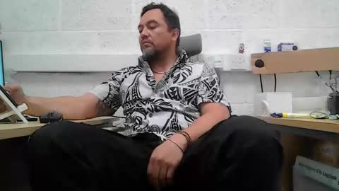 Snapshot of edwill13 chatting on April 2026 09:34:02 AM EdM online show from April 2026 09:34:02 AM