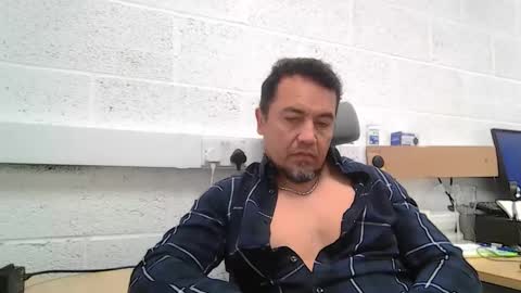 Snapshot of edwill13 chatting on April 2026 08:20:01 AM EdM online show from April 2026 08:20:01 AM