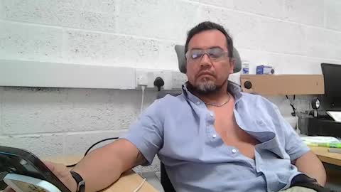 Snapshot of edwill13 chatting on April 2026 08:12:01 AM EdM online show from April 2026 08:12:01 AM