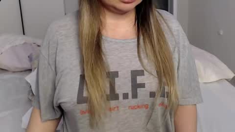 eelena4kiss online show from February 2025 03:19:02 PM