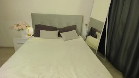 Effie Mur online show from December 2025 10:31:01 AM