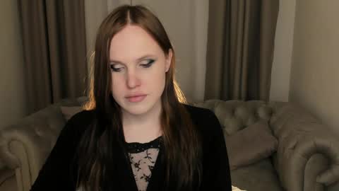 Snapshot of effiemur chatting on April 2026 08:34:01 PM Effie Mur online show from April 2026 08:34:01 PM