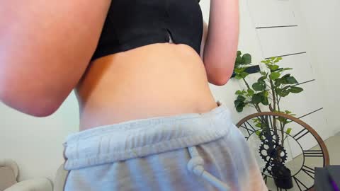 Snapshot of ehotlovea chatting on January 2025 02:14:01 AM Erik and Alice online show from January 2025 02:14:01 AM