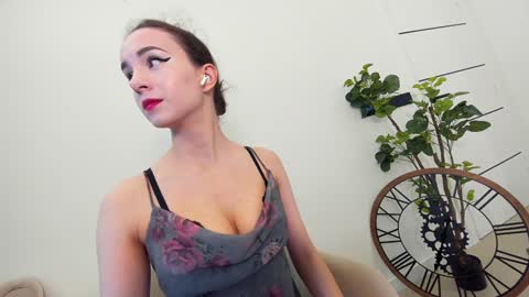 Snapshot of ehotlovea chatting on January 2025 11:06:01 PM Erik and Alice online show from January 2025 11:06:01 PM