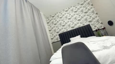 Snapshot of ehotlovea chatting on February 2025 02:42:02 AM Erik and Alice online show from February 2025 02:42:02 AM