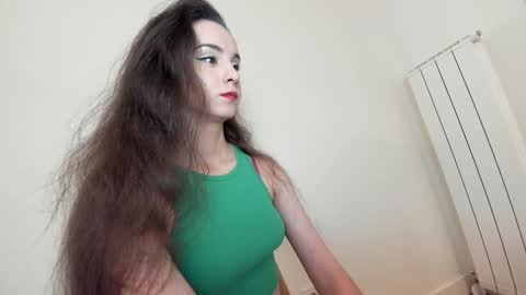 Snapshot of ehotlovea chatting on September 2025 08:10:01 PM Erik and Alice online show from September 2025 08:10:01 PM