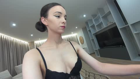 Snapshot of ehotlovea chatting on October 2025 12:09:01 AM Erik and Alice online show from October 2025 12:09:01 AM