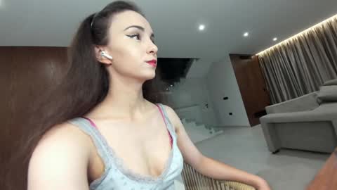 Snapshot of ehotlovea chatting on December 2025 02:30:01 AM Erik and Alice online show from December 2025 02:30:01 AM