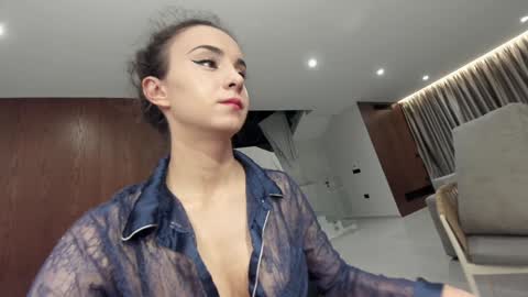 Snapshot of ehotlovea chatting on February 2026 04:33:02 AM Erik and Alice online show from February 2026 04:33:02 AM