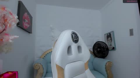 eimy online show from October 2025 11:22:01 AM