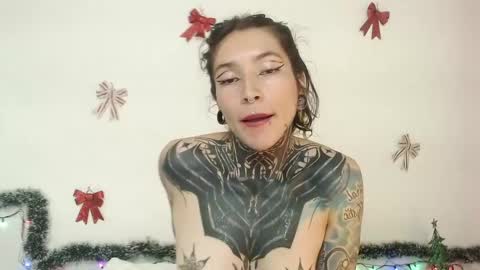 Snapshot of eimytatto_ chatting on December 2024 11:13:02 PM Carla online show from December 2024 11:13:02 PM