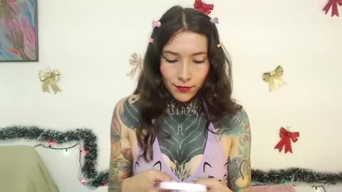 Snapshot of eimytatto_ chatting on December 2024 01:50:02 PM Carla online show from December 2024 01:50:02 PM