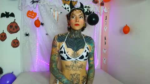 Snapshot of eimytatto_ chatting on October 2025 01:47:02 AM Carla online show from October 2025 01:47:02 AM