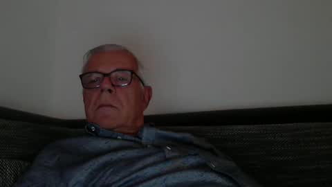 eisbaer1957 online show from November 2025 02:19:01 PM