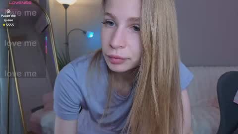 Snapshot of el1s_evans chatting on May 2026 10:01:01 AM please read my bio there is information about private shows and about my personality online show from May 2026 10:01:01 AM