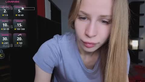 Snapshot of el1s_evans chatting on May 2026 09:04:01 AM please read my bio there is information about private shows and about my personality online show from May 2026 09:04:01 AM