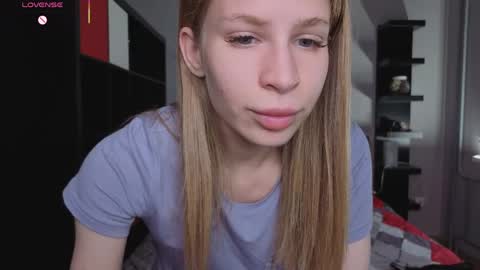 Snapshot of el1s_evans chatting on May 2026 08:09:01 AM please read my bio there is information about private shows and about my personality online show from May 2026 08:09:01 AM
