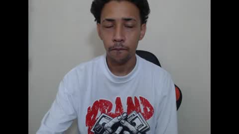 Snapshot of el_menor chatting on April 2026 07:06:02 AM Instagram BelowAbajo online show from April 2026 07:06:02 AM