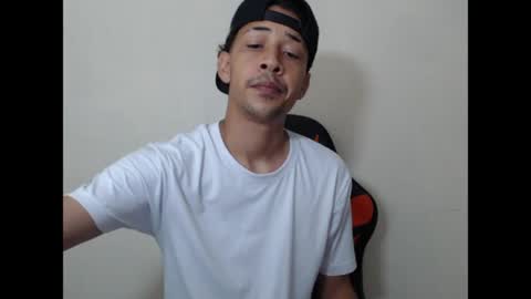 Snapshot of el_menor chatting on May 2026 02:08:02 AM Instagram BelowAbajo online show from May 2026 02:08:02 AM