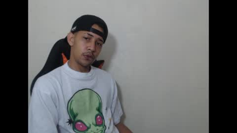 Snapshot of el_menor chatting on May 2026 07:04:01 AM Instagram BelowAbajo online show from May 2026 07:04:01 AM