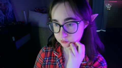 Snapshot of el_sweety chatting on December 2024 10:11:02 AM If you like it when I meow give me a thumbs up online show from December 2024 10:11:02 AM
