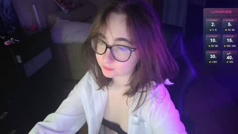 Snapshot of el_sweety chatting on December 2024 12:27:02 PM If you like it when I meow give me a thumbs up online show from December 2024 12:27:02 PM