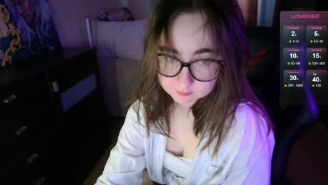 Snapshot of el_sweety chatting on January 2025 11:31:01 AM If you like it when I meow give me a thumbs up online show from January 2025 11:31:01 AM
