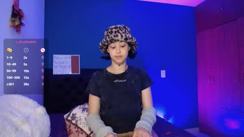 Ela  Help me reach 100 thumbs up online show from October 2025 06:43:01 AM