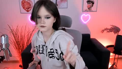 Snapshot of elainebeness chatting on December 2024 05:24:01 PM Your sweet girl online show from December 2024 05:24:01 PM