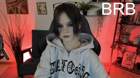 Snapshot of elainebeness chatting on December 2024 08:31:02 PM Your sweet girl online show from December 2024 08:31:02 PM