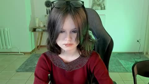 Snapshot of elainebeness chatting on December 2024 05:27:01 AM Your sweet girl online show from December 2024 05:27:01 AM