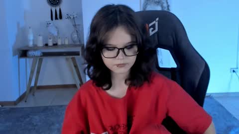 Snapshot of elainebeness chatting on December 2024 06:17:01 PM Your sweet girl online show from December 2024 06:17:01 PM