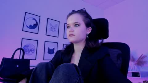 Snapshot of elainebeness chatting on December 2024 11:05:01 PM Your sweet girl online show from December 2024 11:05:01 PM