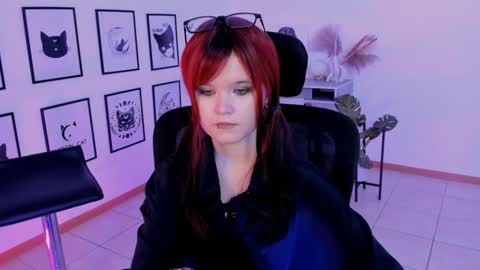 Snapshot of elainebeness chatting on January 2025 01:42:02 AM Your sweet girl online show from January 2025 01:42:02 AM