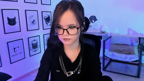 Snapshot of elainebeness chatting on February 2025 05:35:02 AM Your sweet girl online show from February 2025 05:35:02 AM