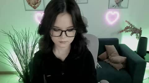 Snapshot of elainebeness chatting on March 2025 08:00:01 PM Your sweet girl online show from March 2025 08:00:01 PM