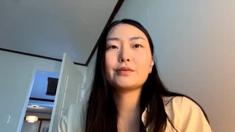 Snapshot of elalaclaire chatting on June 2026 06:07:02 AM Mila online show from June 2026 06:07:02 AM