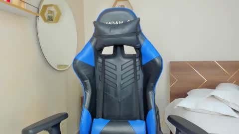 Snapshot of elawalker1 chatting on October 2025 09:28:02 PM Ela online show from October 2025 09:28:02 PM