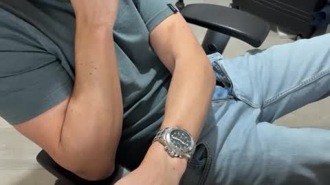 Snapshot of elc_2 chatting on January 2025 10:28:01 PM elc_2 online show from January 2025 10:28:01 PM