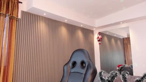 Snapshot of electraa_fox chatting on December 2024 11:43:02 AM Electra online show from December 2024 11:43:02 AM