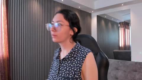 Snapshot of electraa_fox chatting on January 2025 12:30:01 PM Electra online show from January 2025 12:30:01 PM