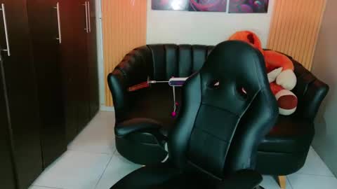 electrogoddess online show from October 2025 04:34:02 AM