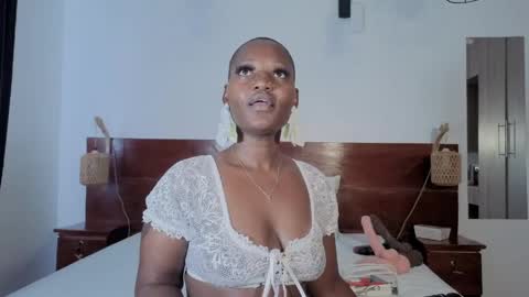 Snapshot of elegant_ebony chatting on June 2026 11:05:01 AM Nika online show from June 2026 11:05:01 AM