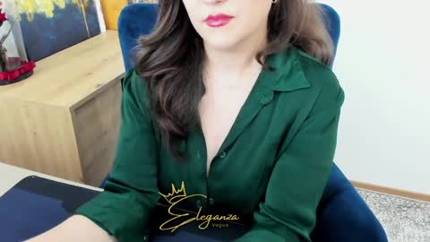Snapshot of eleganzavogue chatting on June 2026 03:25:01 PM eleganzavogue online show from June 2026 03:25:01 PM