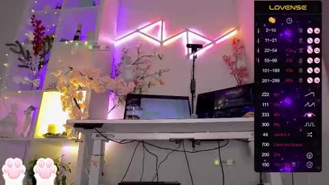 Elena online show from November 2025 10:01:02 PM