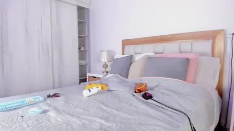 Elena online show from November 2025 07:21:01 PM