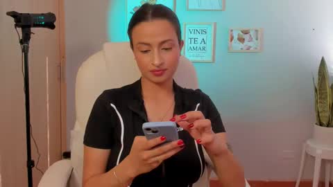 Snapshot of elena_ruiz chatting on January 2025 09:10:01 PM Elena online show from January 2025 09:10:01 PM